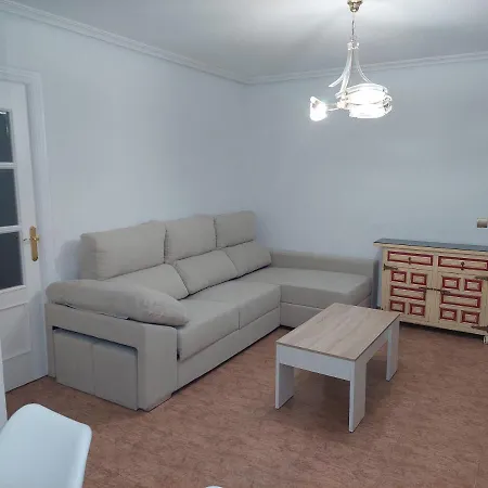 Apartamento Estacion A 3 Min شقة *
